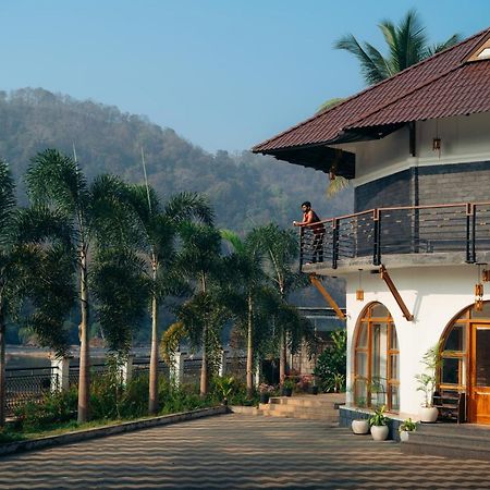 La Cascade Resort Athirappilly Bagian luar foto