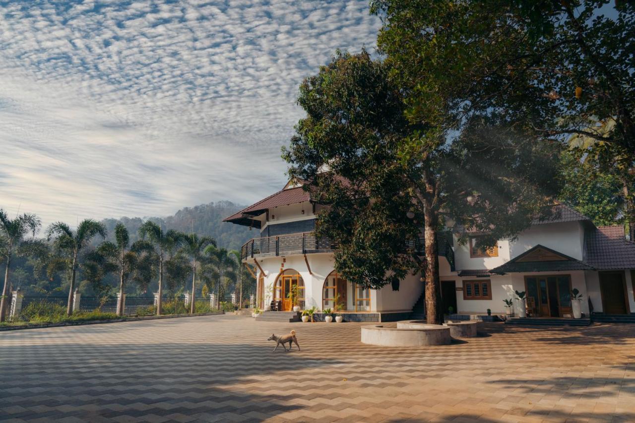 La Cascade Resort Athirappilly Bagian luar foto