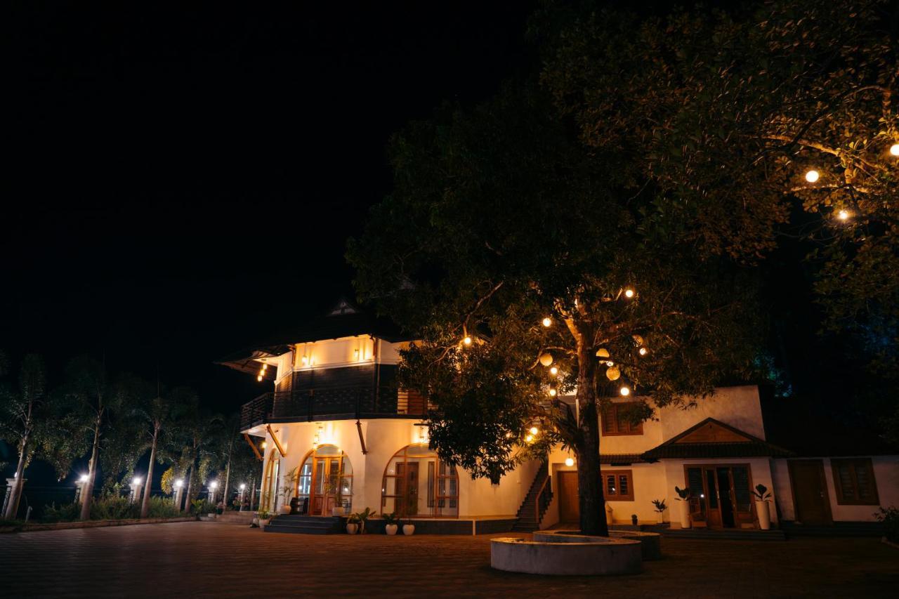 La Cascade Resort Athirappilly Bagian luar foto